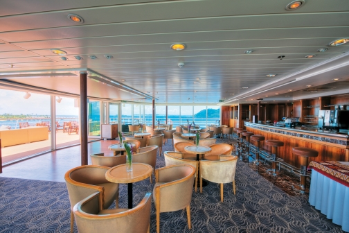 Paul Gauguin la palette cruise ship lounge