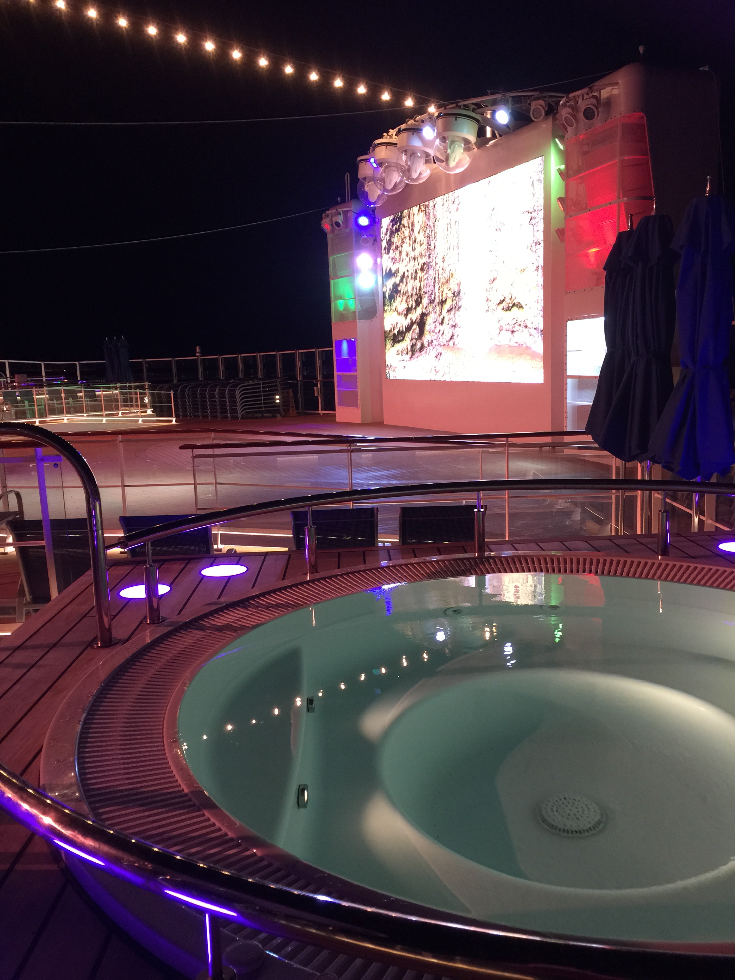 Norwegian cruises escape cruise ship aft hot tub