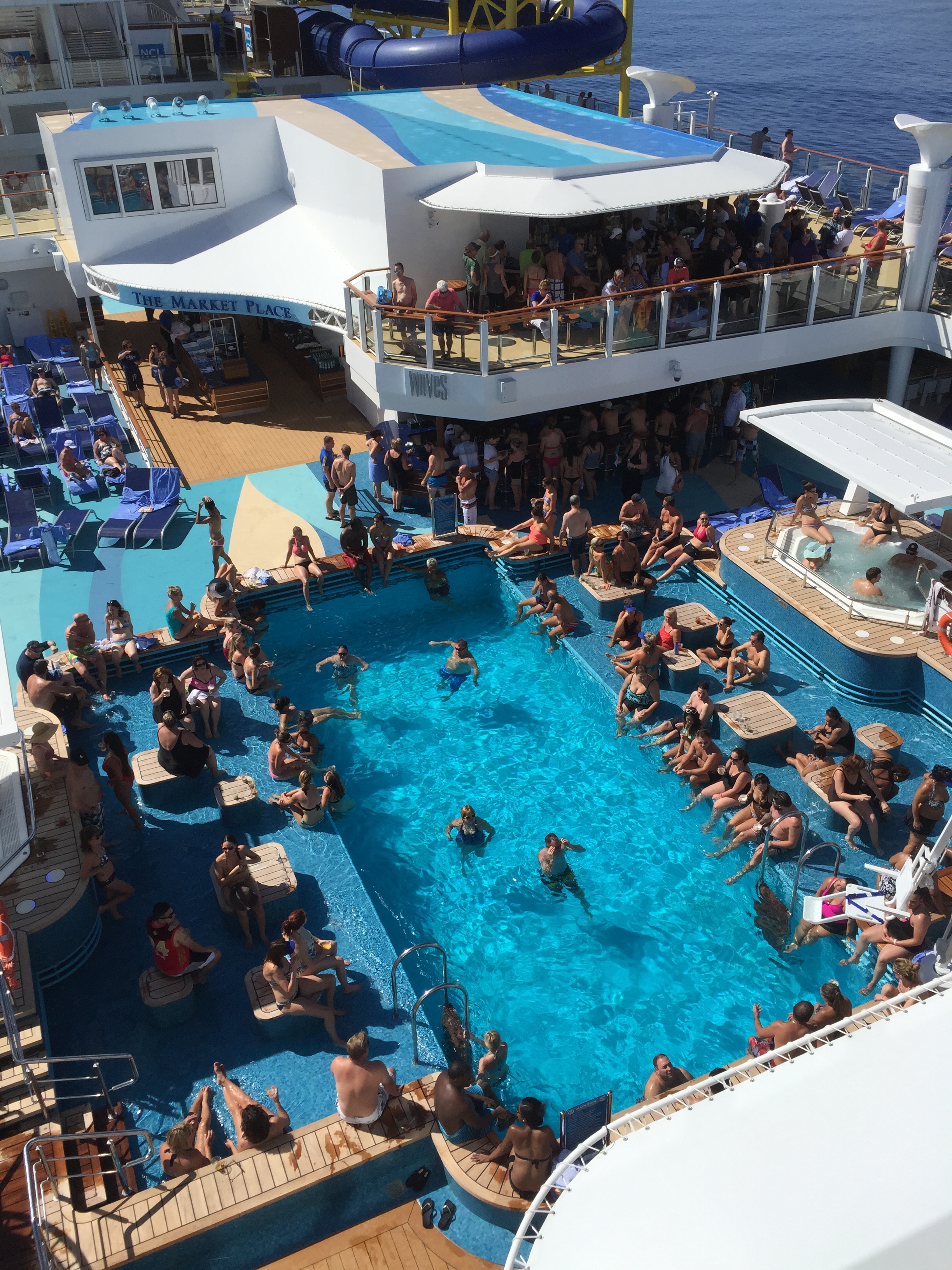 Norwegian cruises escape cruise ship pool
