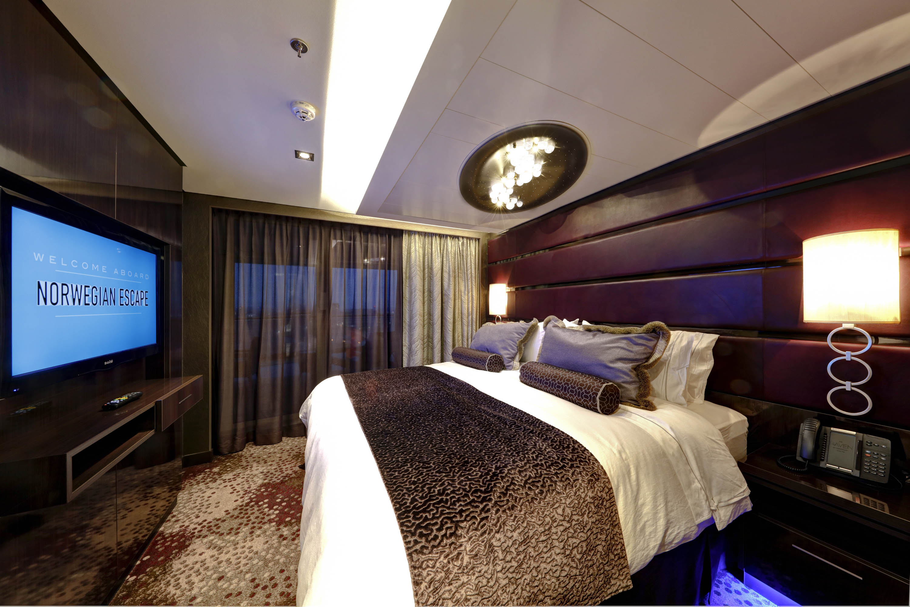 Norwegian cruises escape cruise ship haven suite bedroom balcony