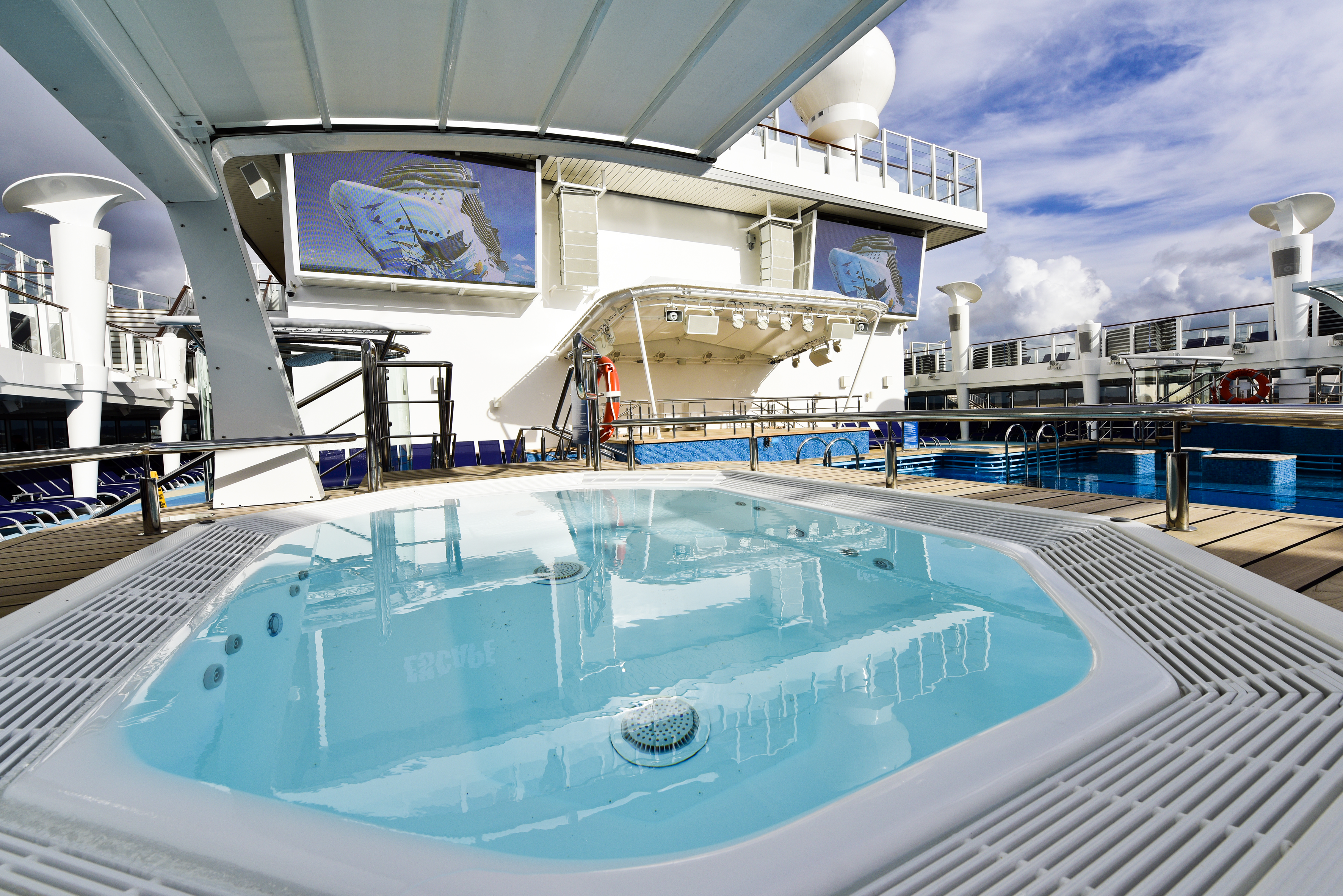 Norwegian cruises escape cruise ship pool deck