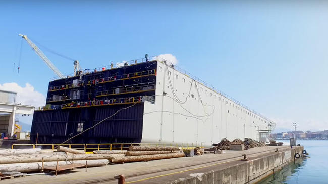 Carnival Cruises Horizon mid section