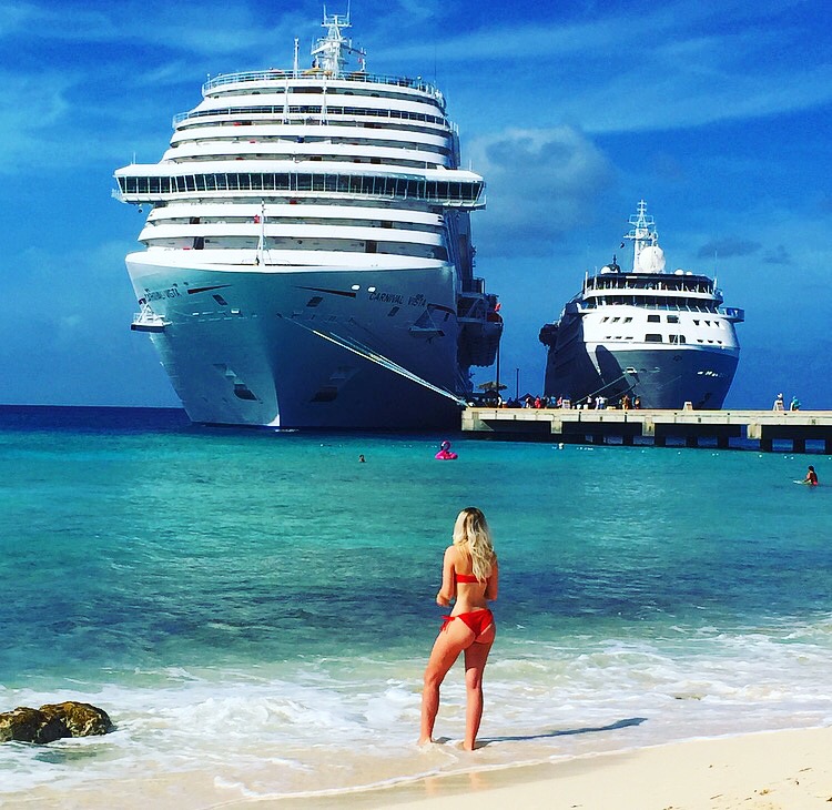 Carnival Cruises Vista cruise ship in Grand Turk