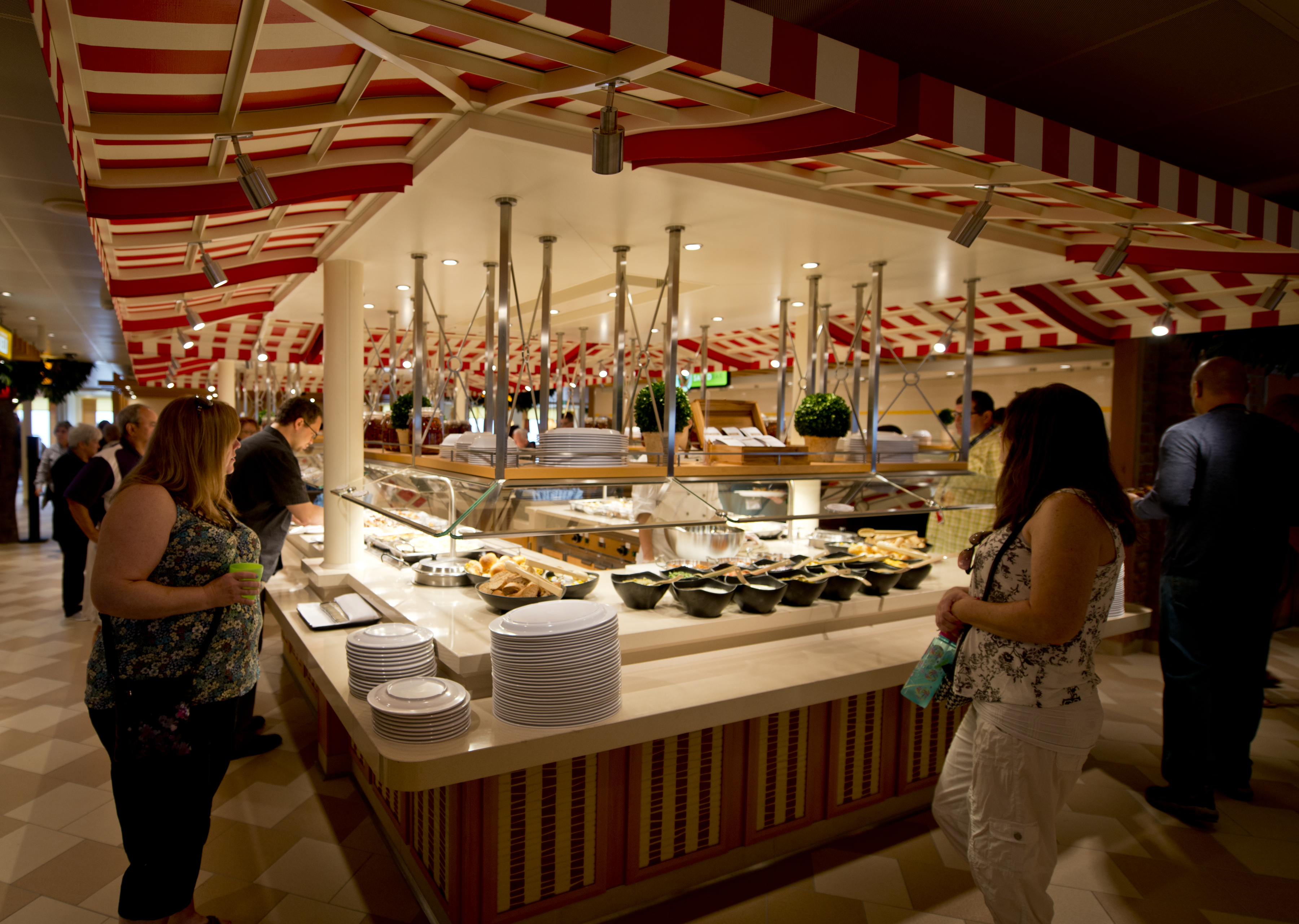 Carnival cruises Horizon cruise ship lido market
