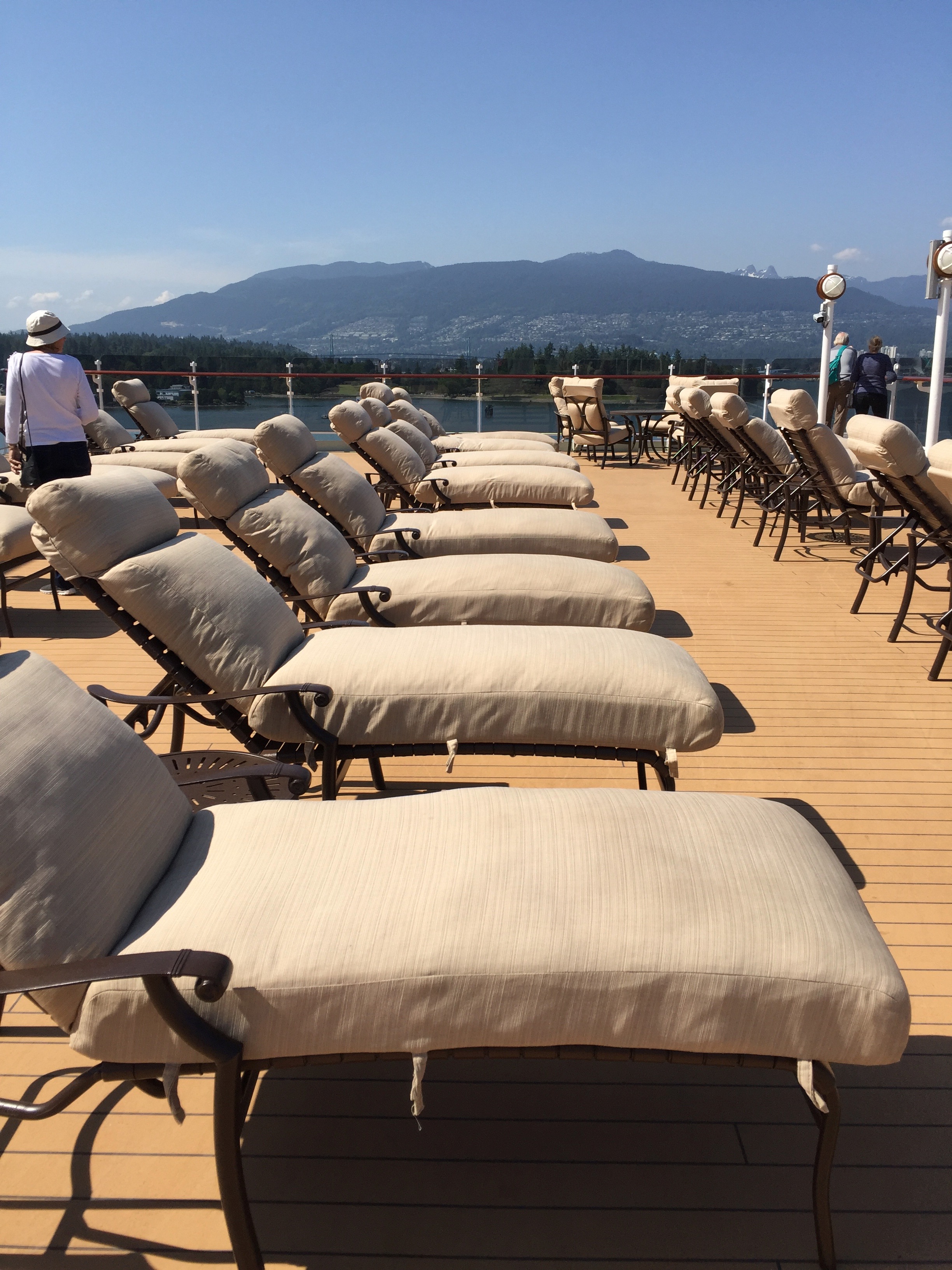 Cunard Queen Elizabeth comfy loungers
