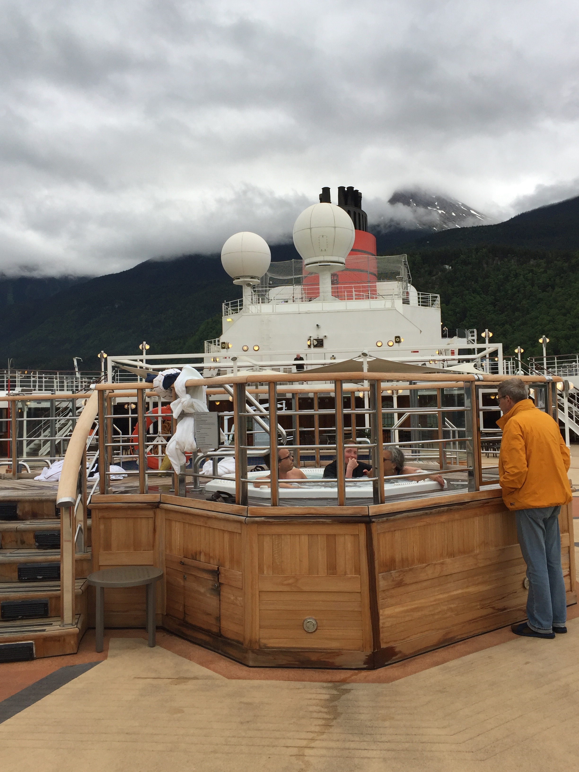 Cunard Queen Elizabeth hot tub