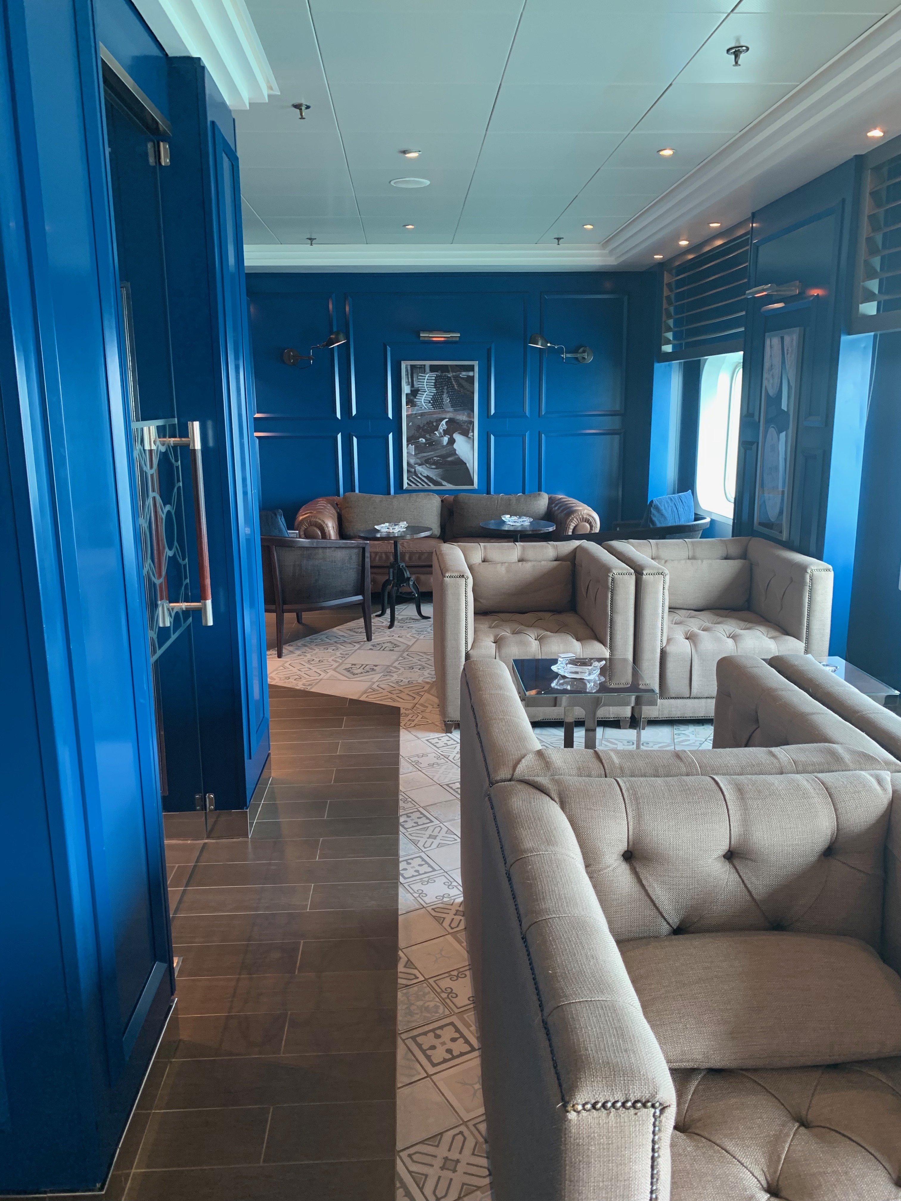 Regent Cruises Voyager Connoisseur Lounge