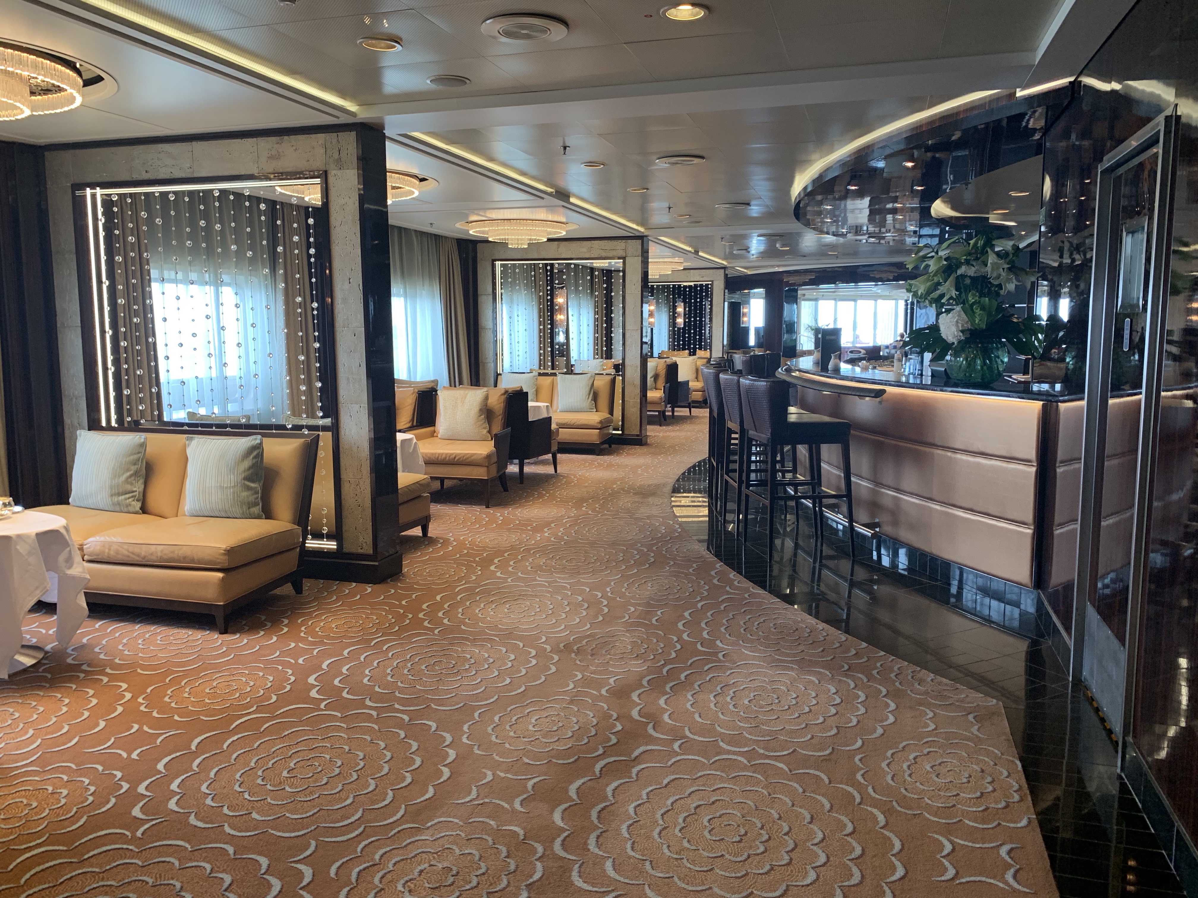 Regent Cruises Voyager lounge