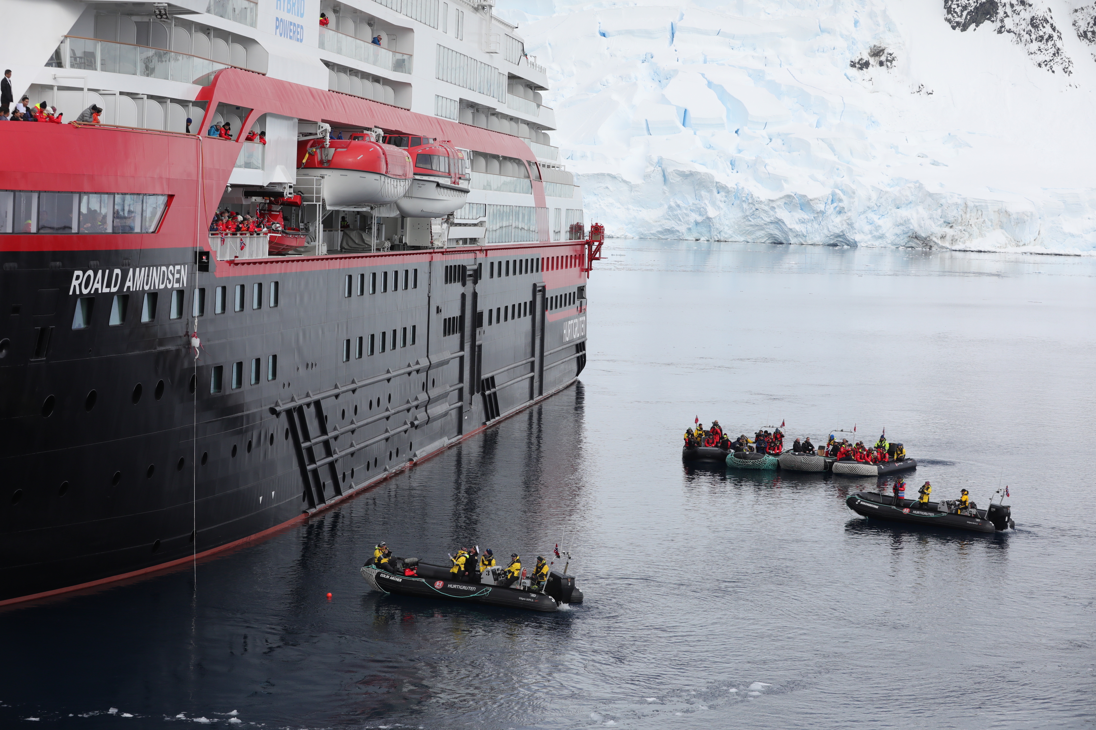 Hurtigruten to donate to Alaska charity during Earth Week cruise sale
