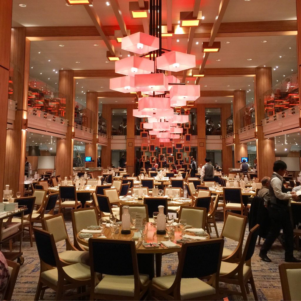 Carnival panorama diningroom
