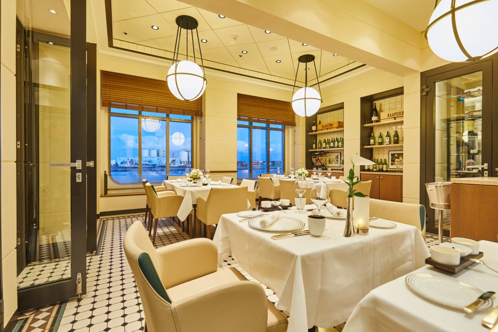 Hapag-Lloyd Cruises, MS EUROPA 2 Tarragon tables