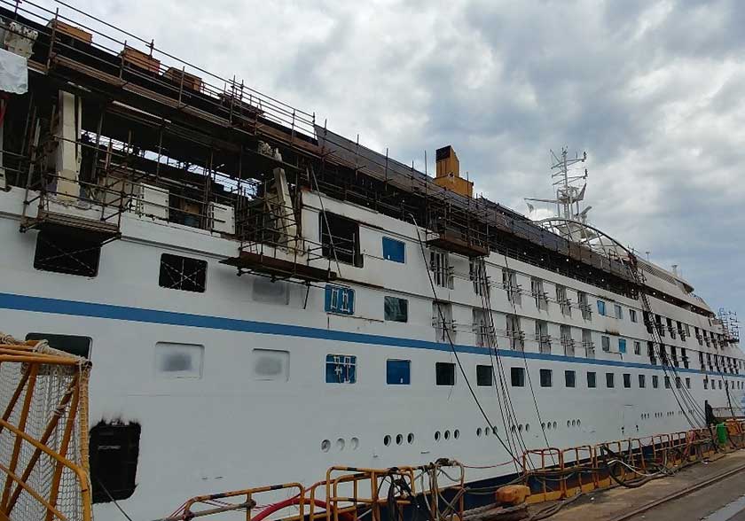 Windstar Star Breeze middle section stretching