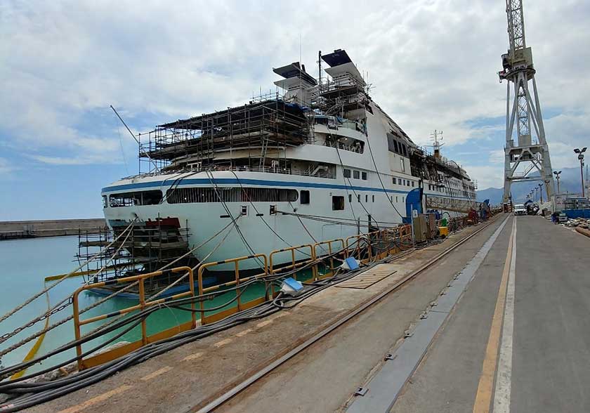 windstar star breeze stretching wet dock aft stern