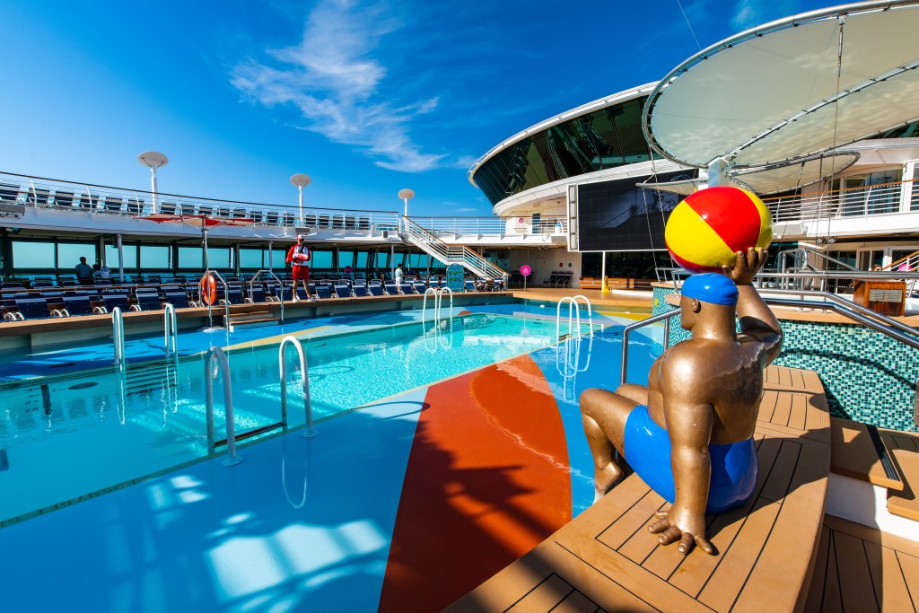 Royal Caribbean Jewel of the Seas pool deck