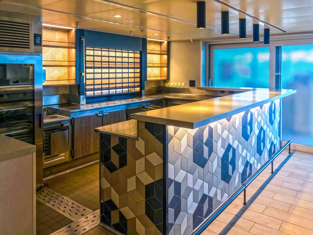 QuarkExpeditions_Ultramarine_Bistro487-Bar