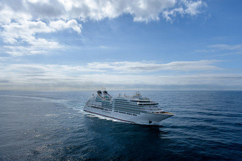 Seabourn Ovation cruise ship at sea