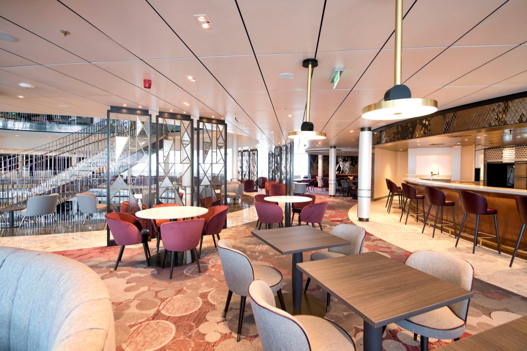 p and o iona cruise ship glass house lounge