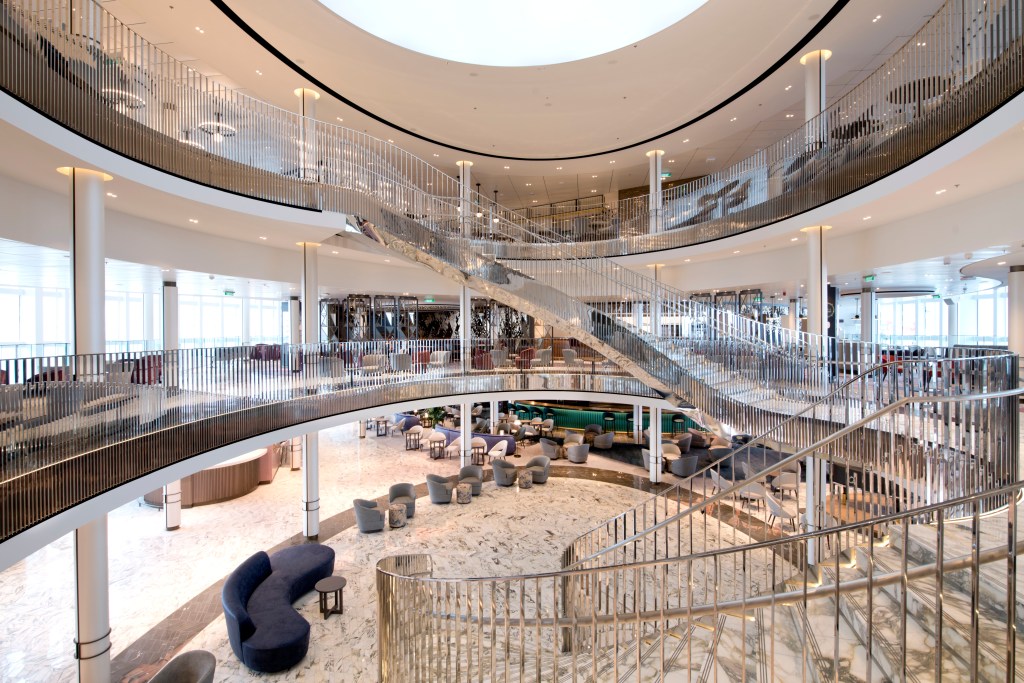 p and o iona cruise ship atrium 2