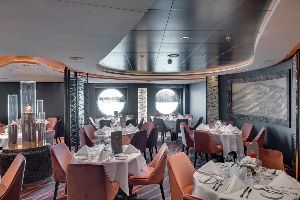 MSC Seaview, Golden Sand Restaurant
