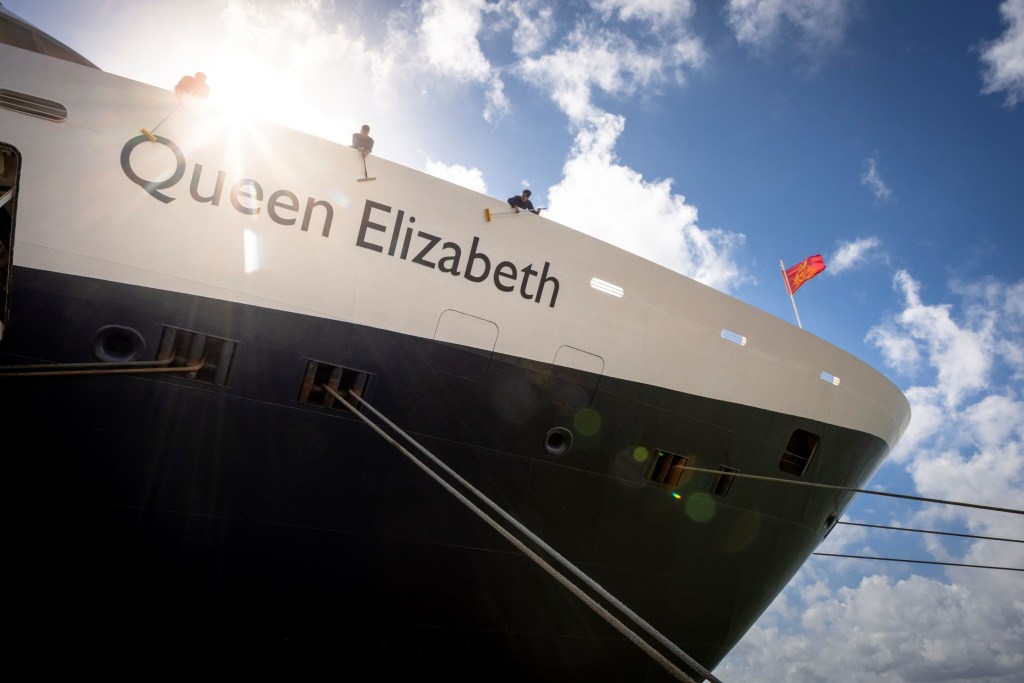 cunard queen elizabeth bow painting