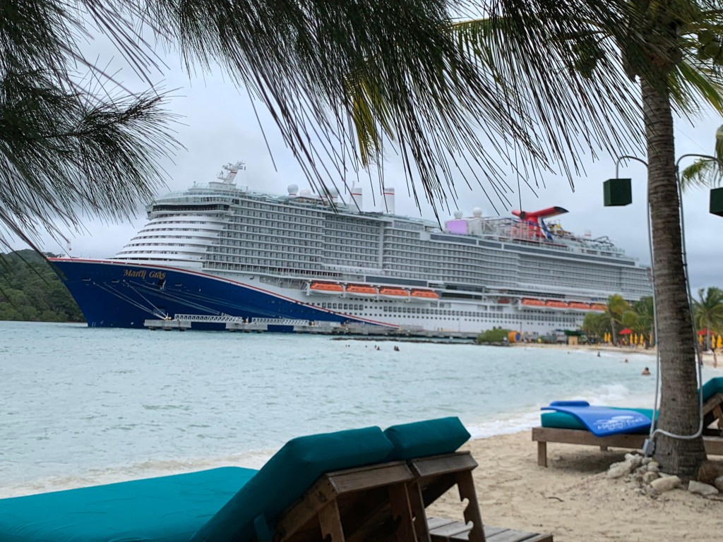 MardiGrasInMahoganyBayRoatan
