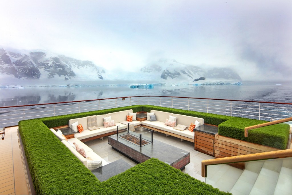 viking octantis deck lounge