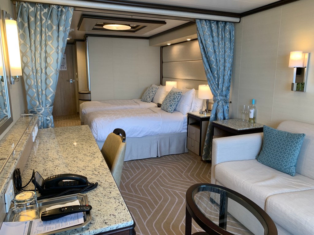 DiscoveryPrincessMiniSuiteBedView