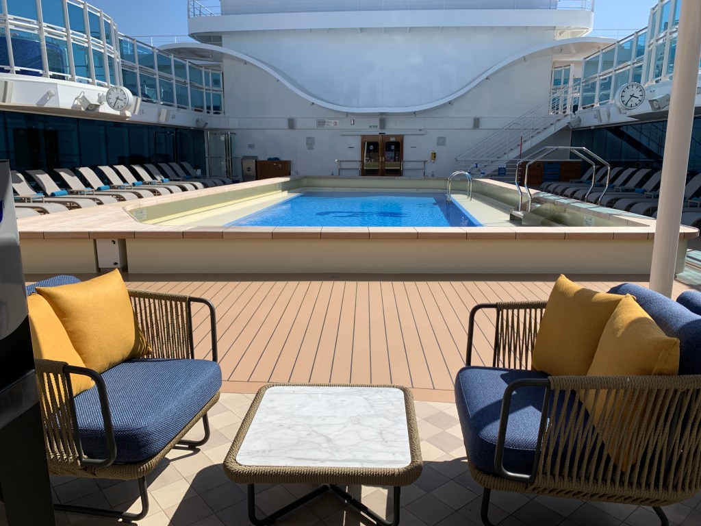 DiscoveryPrincessRetreatPool