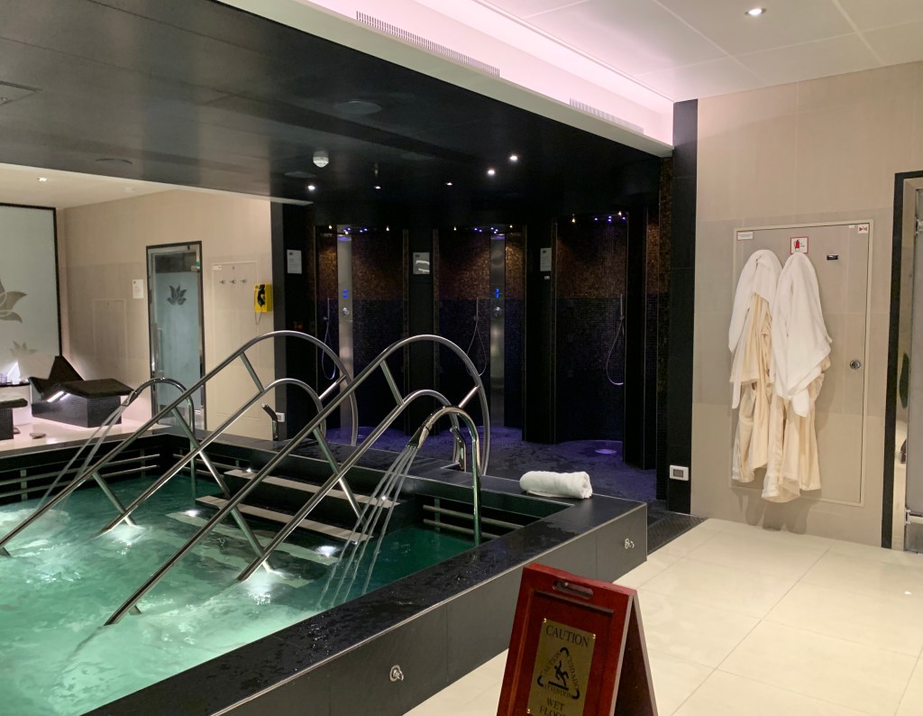 DiscoveryPrincessSpaHydroPool