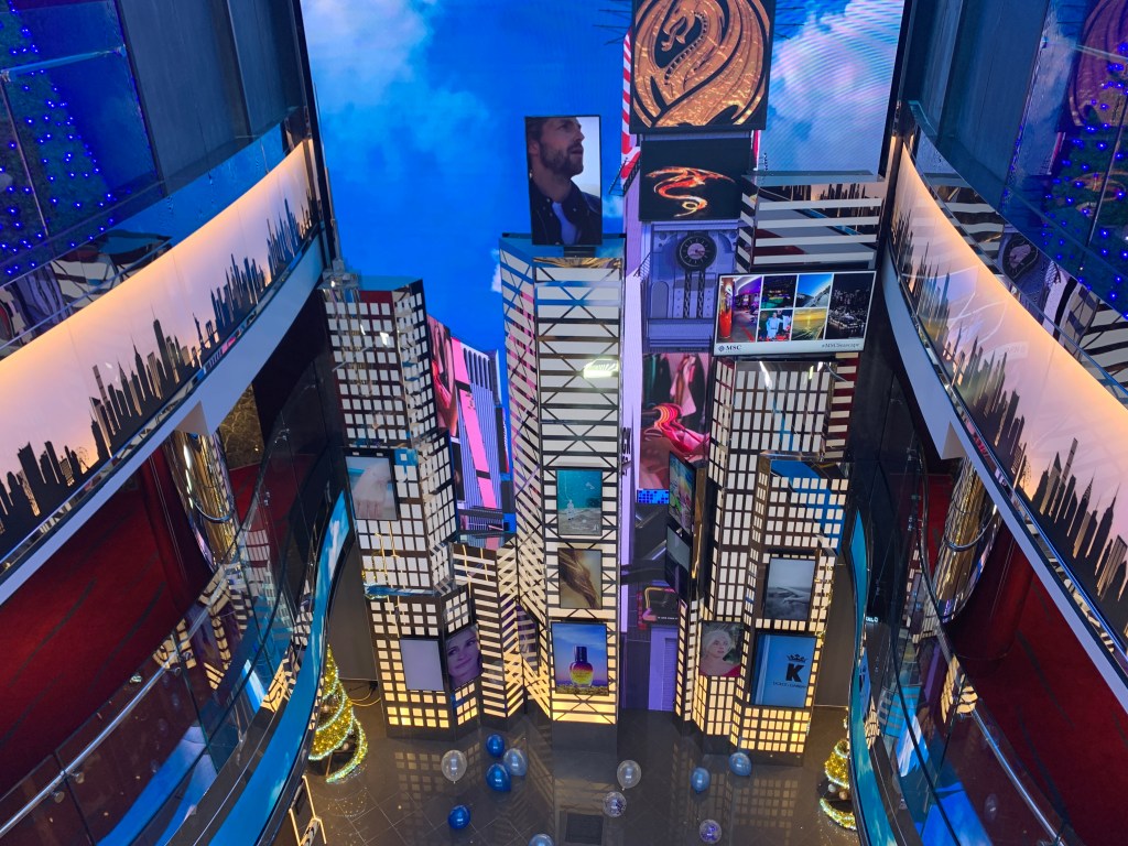 MSCSeascapeTimesSquarePerformersAreaLounge