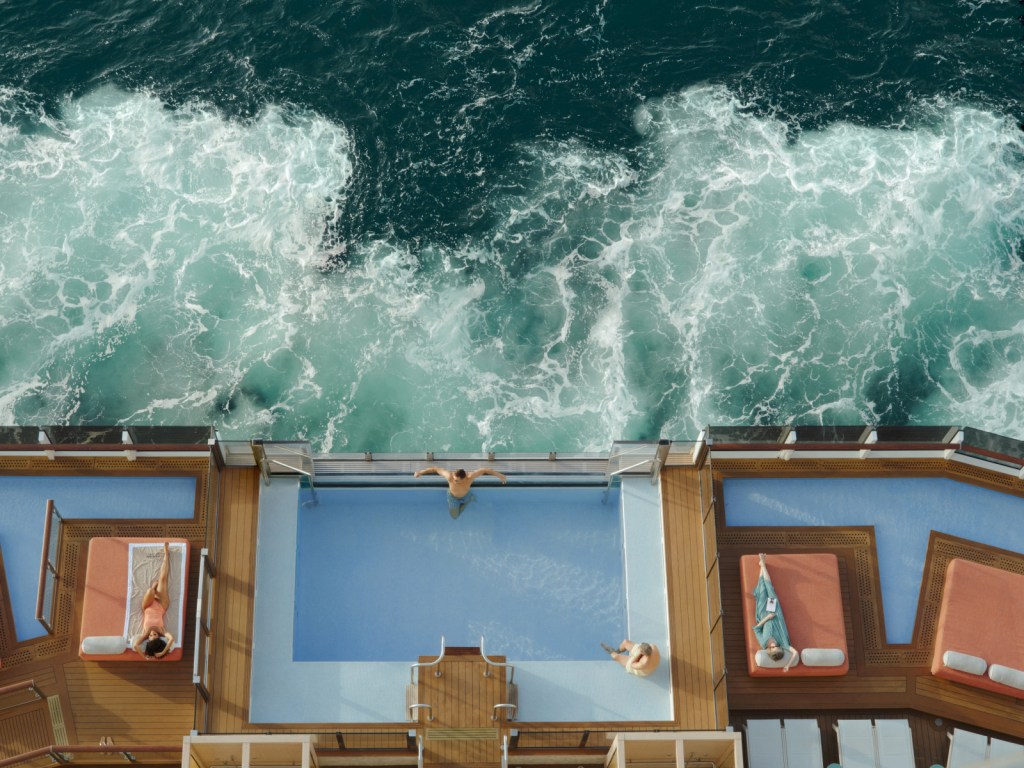 norwegian cruises luna infinity pool